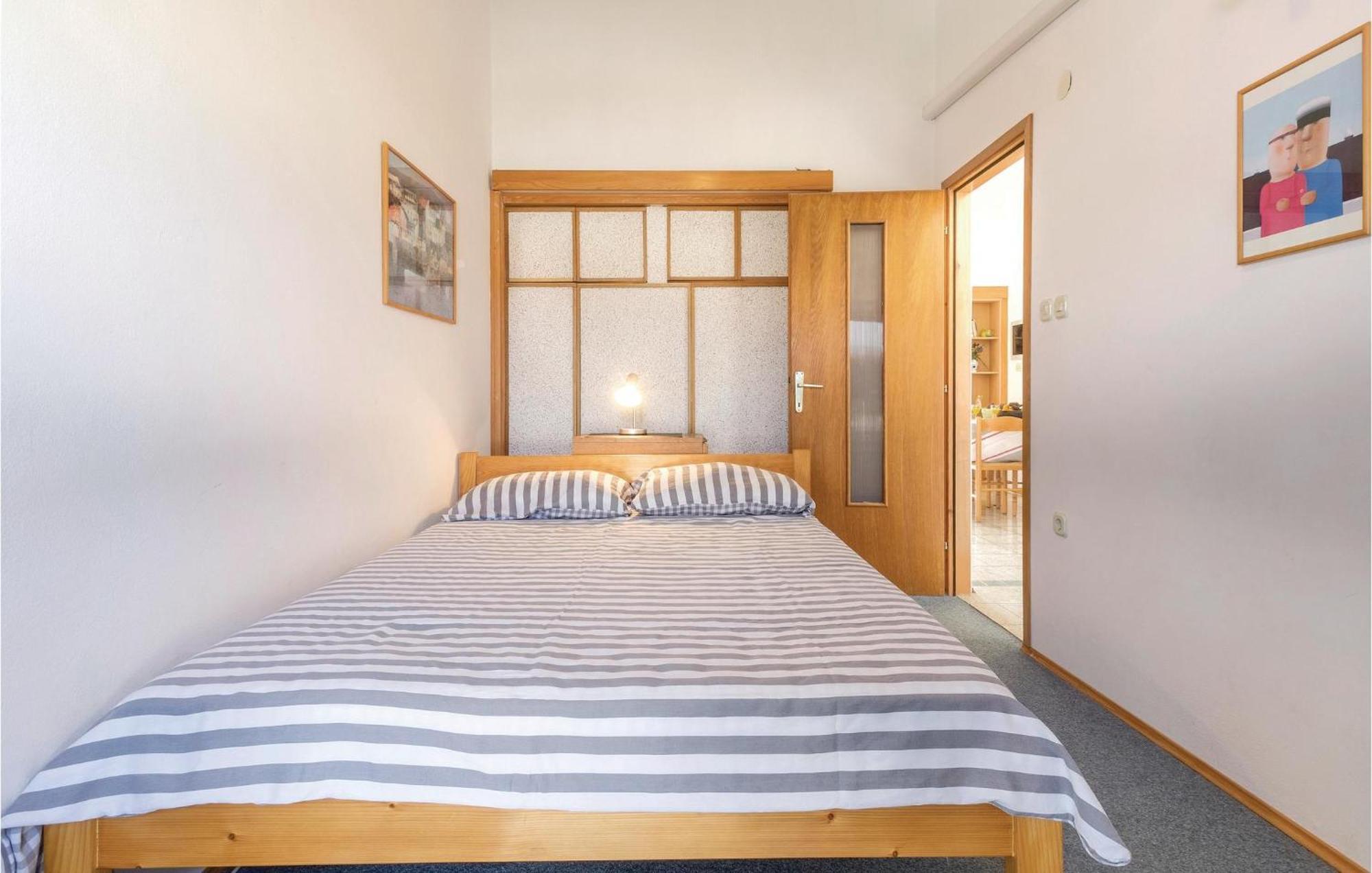 Lovely Apartment In Fazana With House Sea View Ruang foto
